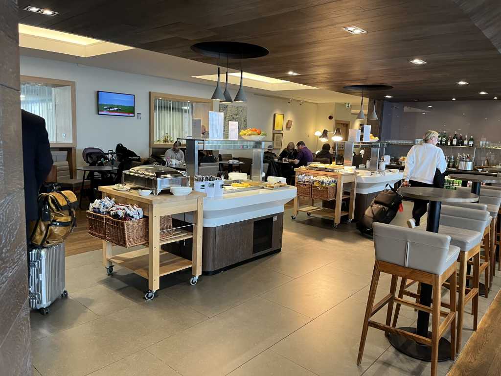 Neil Scrivener reviews the British Airways Lounge at Glasgow International Airport (GLA). Access for OneWorld Members and those flying Business Class.