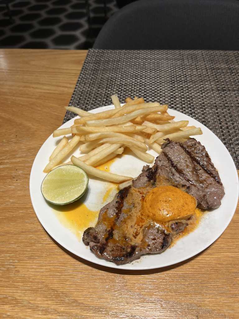 Neil Scrivener reviews the Qantas First Lounge at LAX's Terminal B. Los Angeles International Airport, Tom Bradley Terminal.