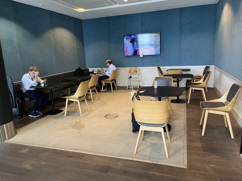 Neil Scrivener reviews the Lufthansa Business Class Lounge (The Panorama Room) by Gate A26 in Frankfurt's Airport (FRA).