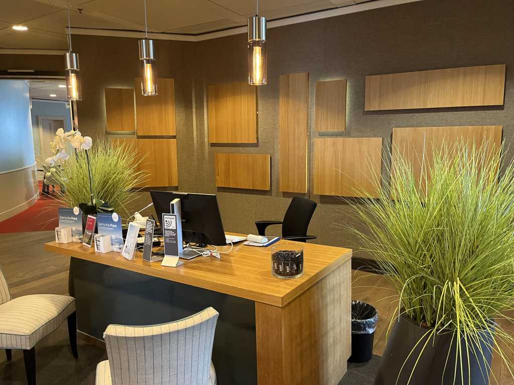 Neil Scrivener reviews the Lufthansa Business Class Lounge (The Panorama Room) by Gate A26 in Frankfurt's Airport (FRA).