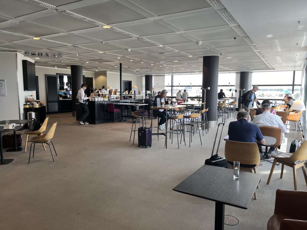 Neil Scrivener reviews the Lufthansa Business Class Lounge (The Panorama Room) by Gate A26 in Frankfurt's Airport (FRA).