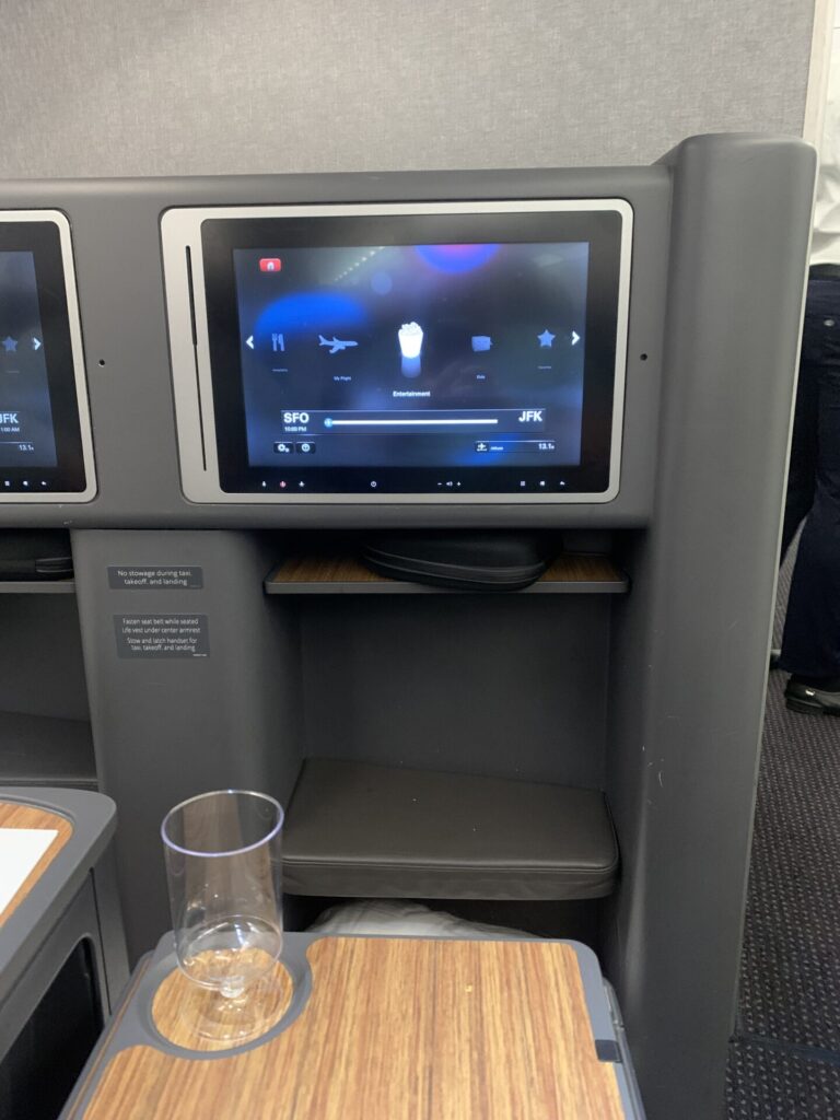 Neil Scrivener reviews the American Airlines Flagship Business seat on the A321T Transcon service, going between East/West coast America.