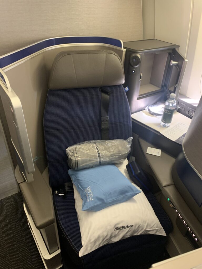 Neil Scrivener reviews United Airline's Polaris Business Class Seat, flying on the Boeing 777-200. 