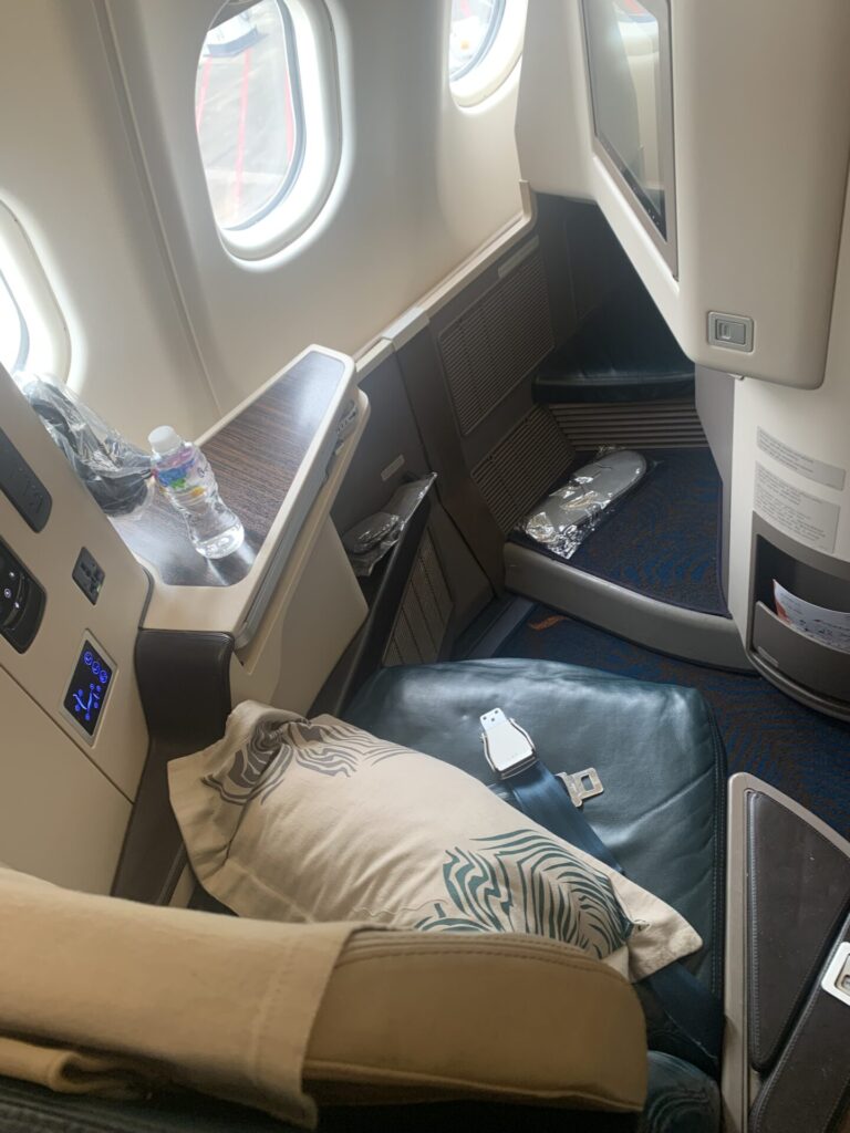 Neil Scrivener reviews Srilankan Airlines' Business Class seat on their Airbus A330-300.