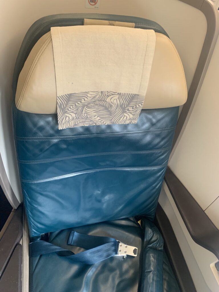 Neil Scrivener reviews Srilankan Airlines' Business Class seat on their Airbus A330-300.