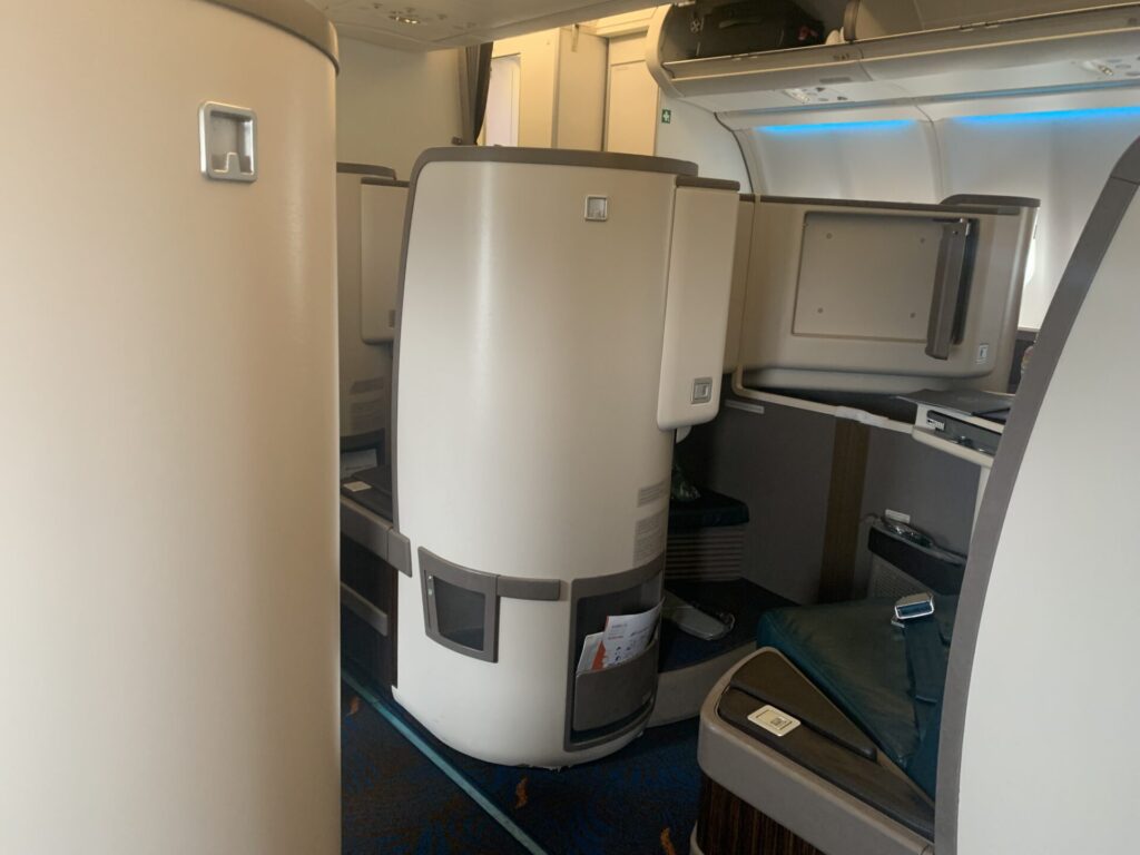 Neil Scrivener reviews Srilankan Airlines' Business Class seat on their Airbus A330-300.