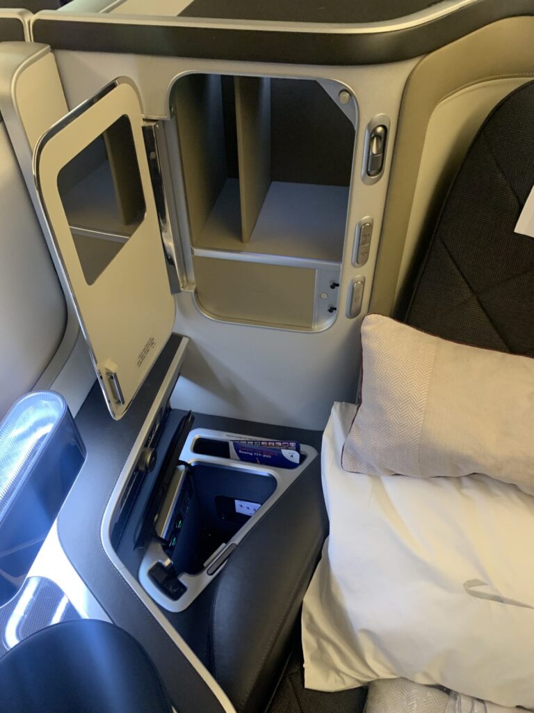 Neil Scrivener reviews British Airways First / First Class Cabin on their Boeing 777-300ER from LAX to LHR