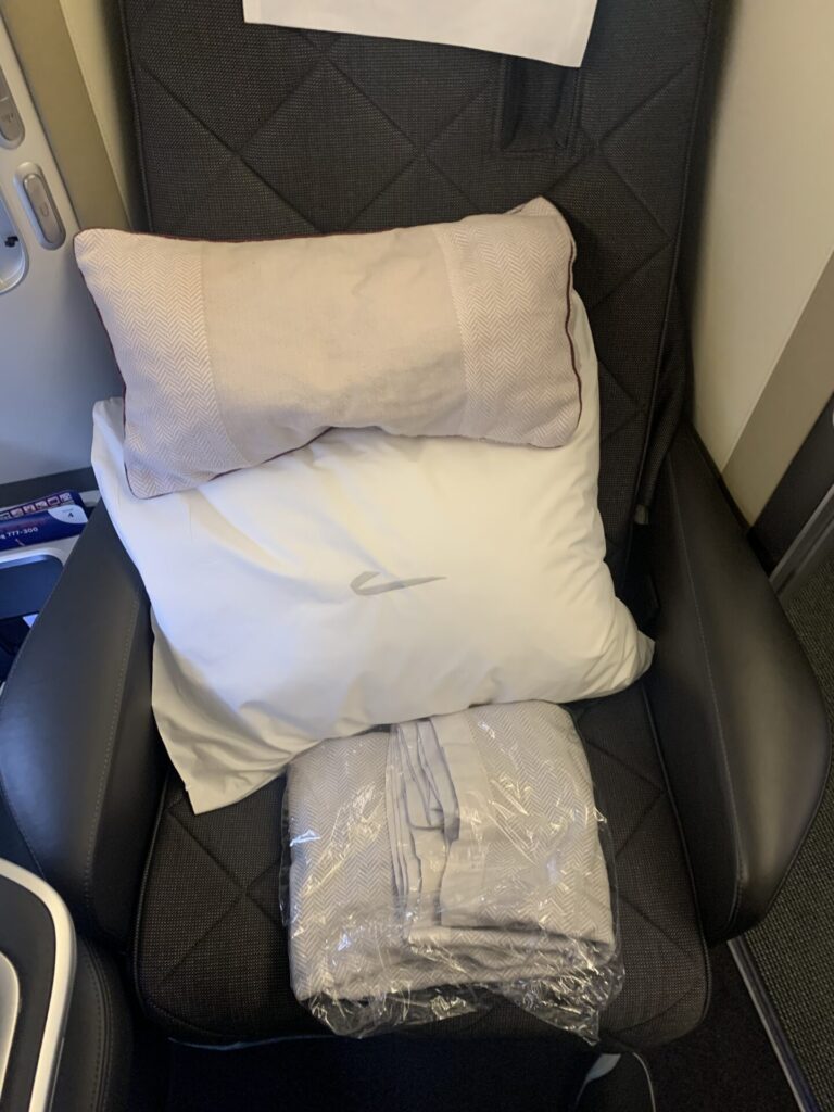 Neil Scrivener reviews British Airways First / First Class Cabin on their Boeing 777-300ER from LAX to LHR