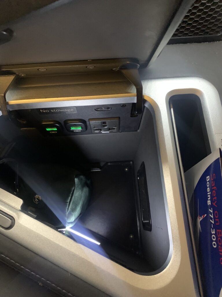 Neil Scrivener reviews British Airways First / First Class Cabin on their Boeing 777-300ER from LAX to LHR