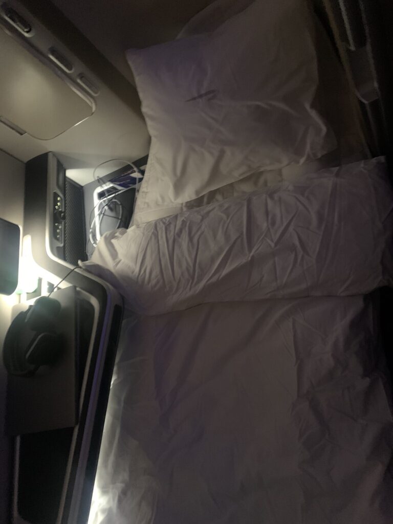 Neil Scrivener reviews British Airways First / First Class Cabin on their Boeing 777-300ER from LAX to LHR