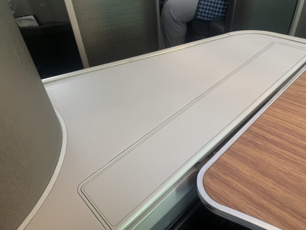 Neil Scrivener reviews the American Airlines Flagship Business Class seat - next to a window facing backwards on the 787-8.