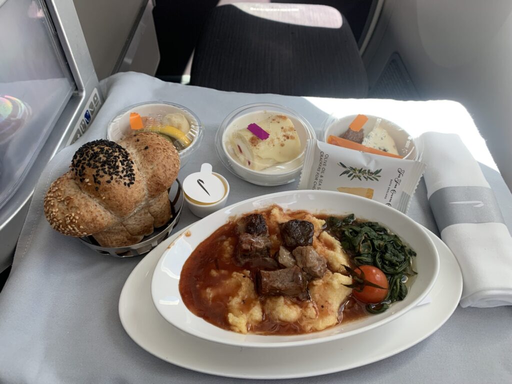 Neil Scrivener reviews British Airways BA104 in Business Class from Dubai to London Heathrow - on the Boeing 787 Dreamliner in Club World.