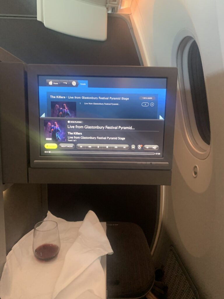 Neil Scrivener reviews British Airways BA104 in Business Class from Dubai to London Heathrow - on the Boeing 787 Dreamliner in Club World.