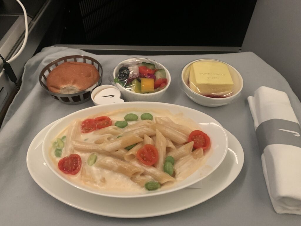 Neil Scrivener reviews British Airways BA61 in Business Class/Club Suites from Male to London Heathrow.