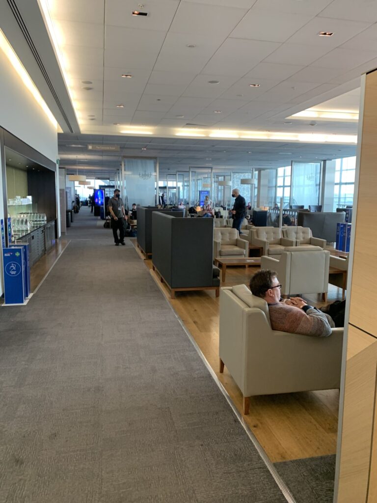 Flying Business reviews British Airways Galleries First Lounge, available to OneWorld Members and those traveling in First Class. 