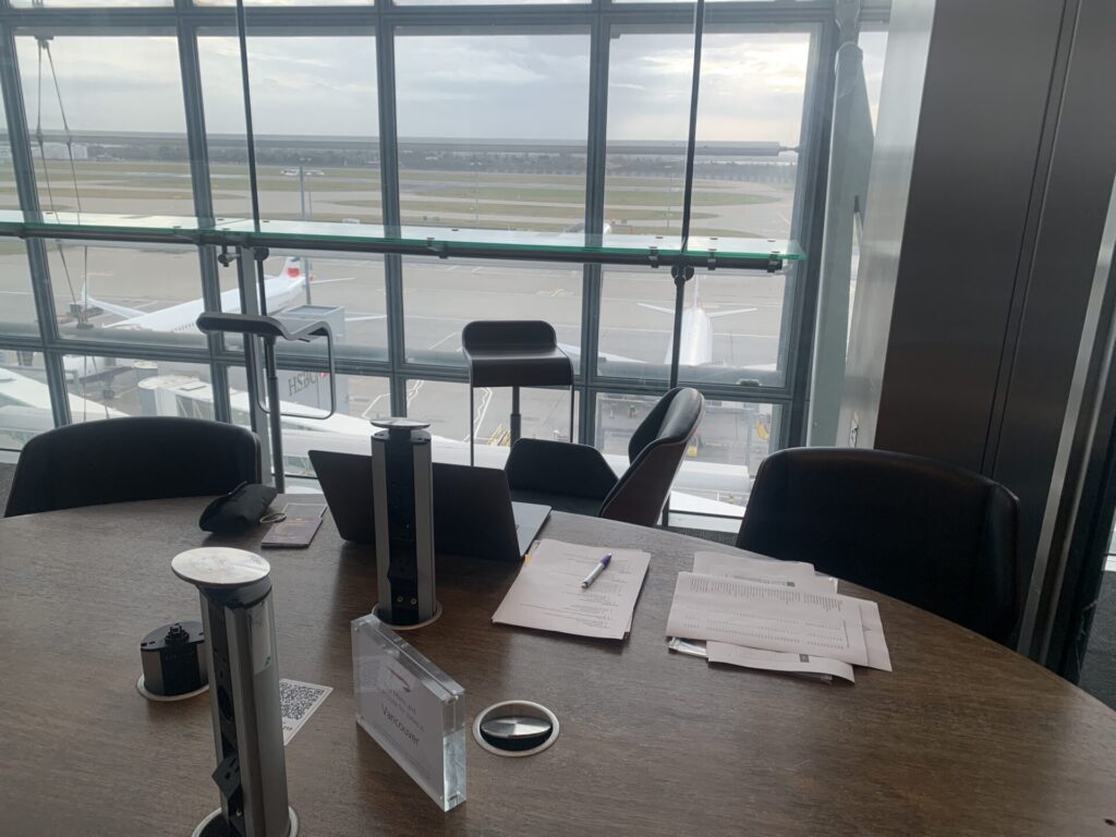 Flying Business reviews British Airways Galleries First Lounge, available to OneWorld Members and those traveling in First Class. 