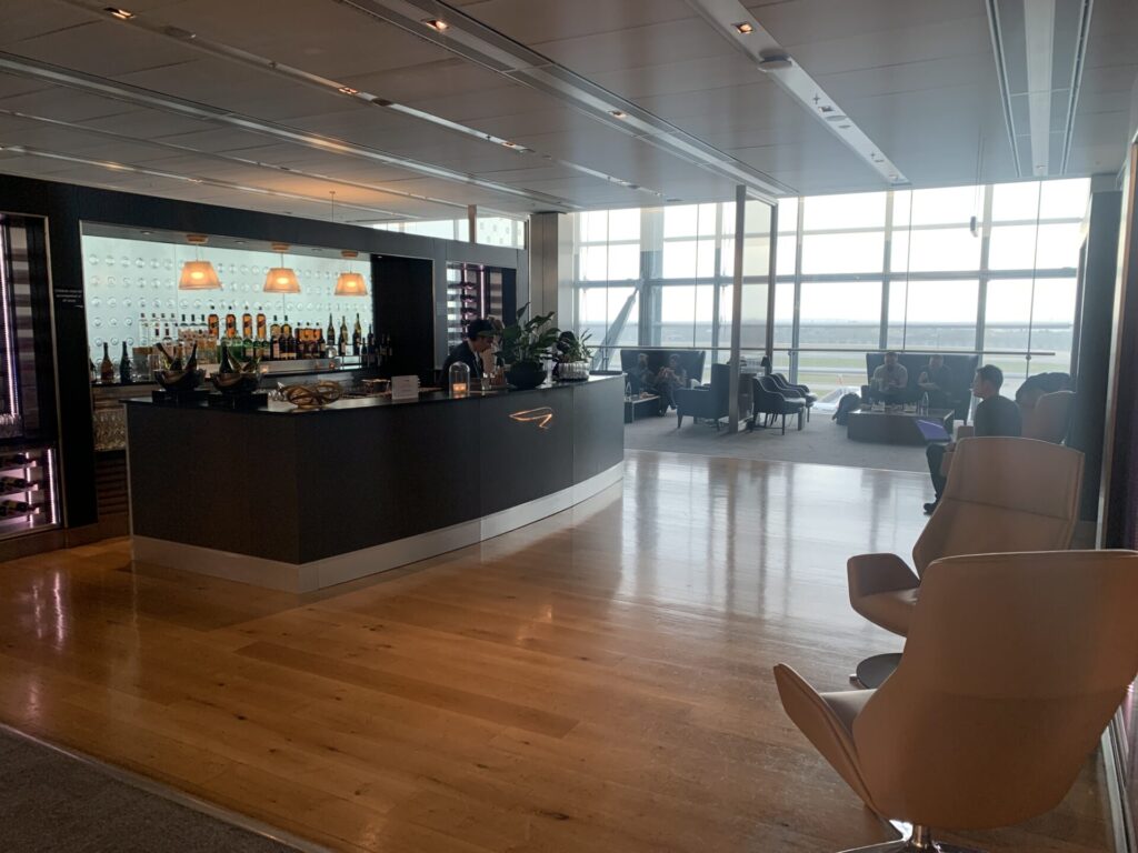 Flying Business reviews British Airways Galleries First Lounge, available to OneWorld Members and those traveling in First Class. 