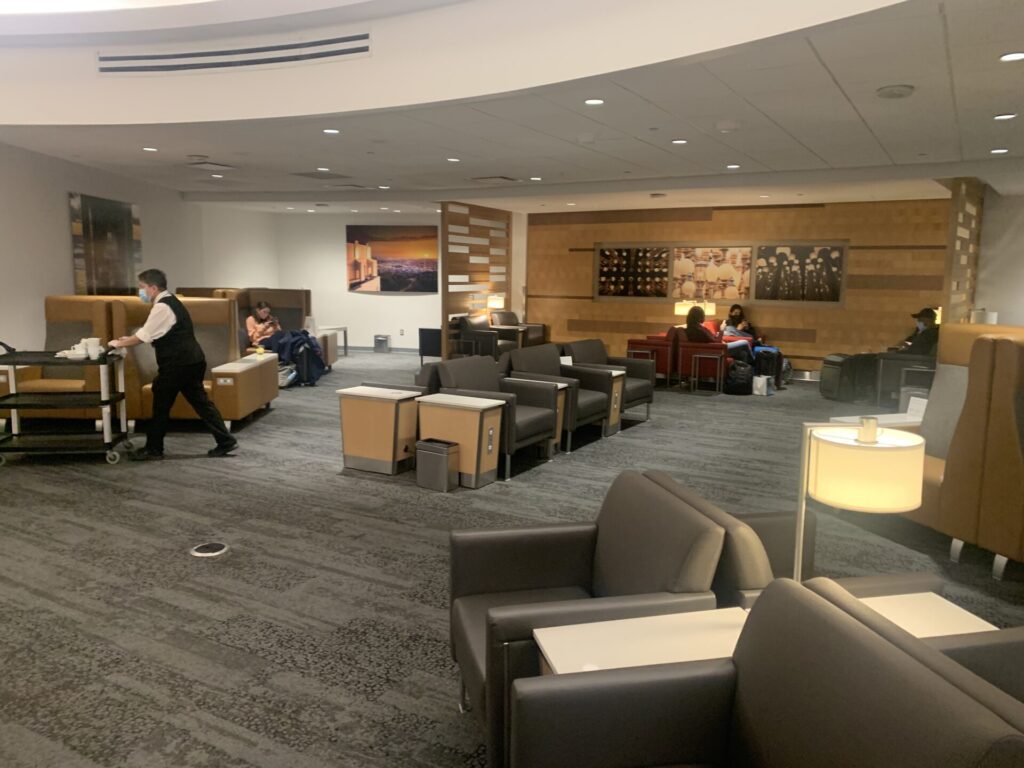 Neil Scrivener reviews the American Airlines Admirals Club Terminal 5, at Los Angeles International Airport (LAX)