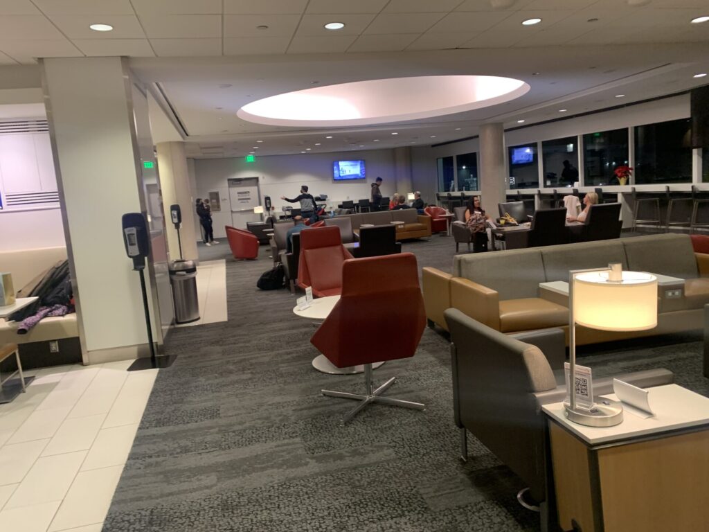 Neil Scrivener reviews the American Airlines Admirals Club Terminal 5, at Los Angeles International Airport (LAX)