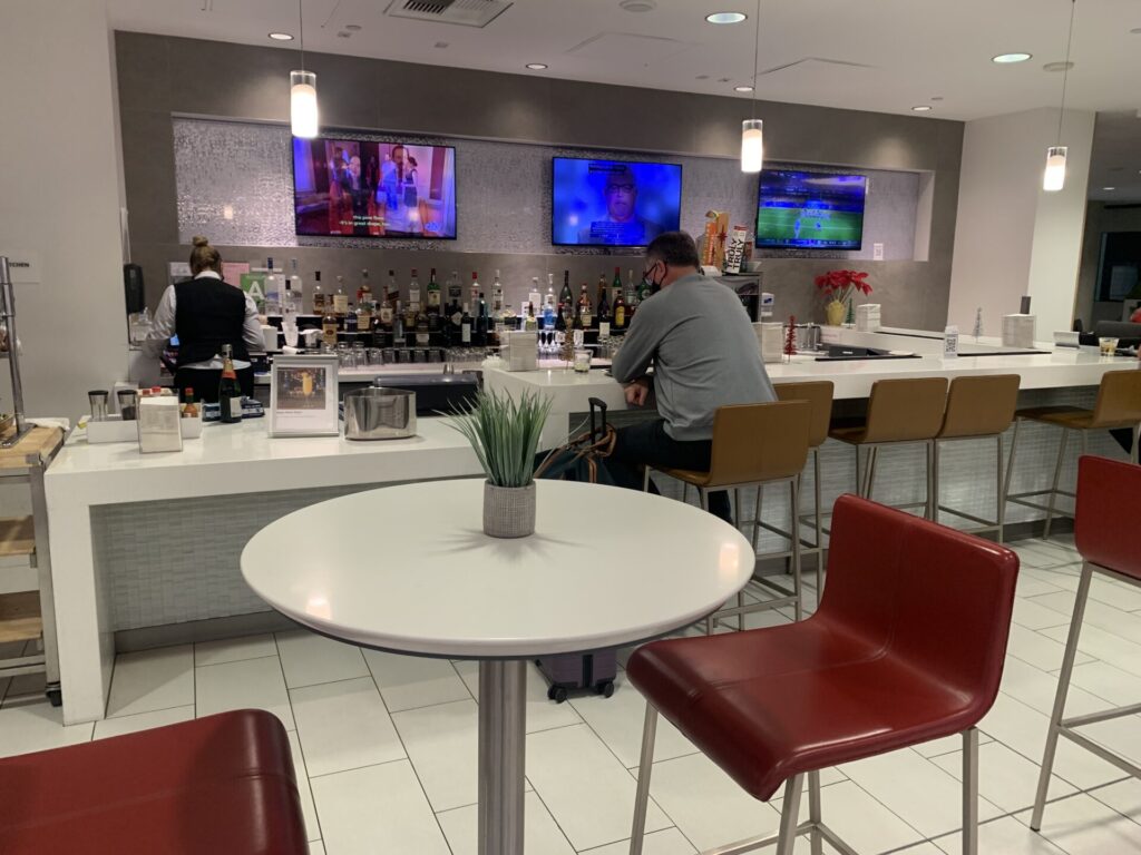 Neil Scrivener reviews the American Airlines Admirals Club Terminal 5, at Los Angeles International Airport (LAX)