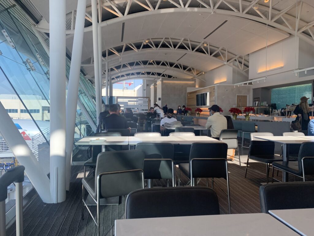 Flying Business reviews the American Airlines Admirals Club at Los Angeles Airport (LAX) Terminal 4 for OneWorld members.