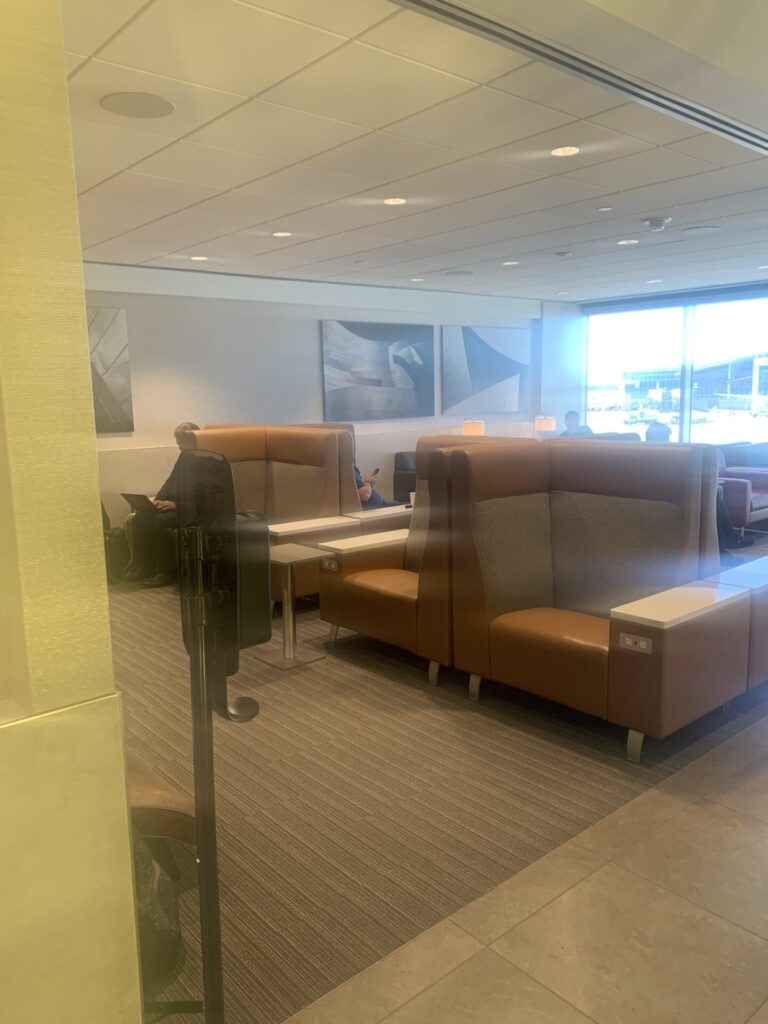 Flying Business reviews the American Airlines Admirals Club at Los Angeles Airport (LAX) Terminal 4 for OneWorld members.