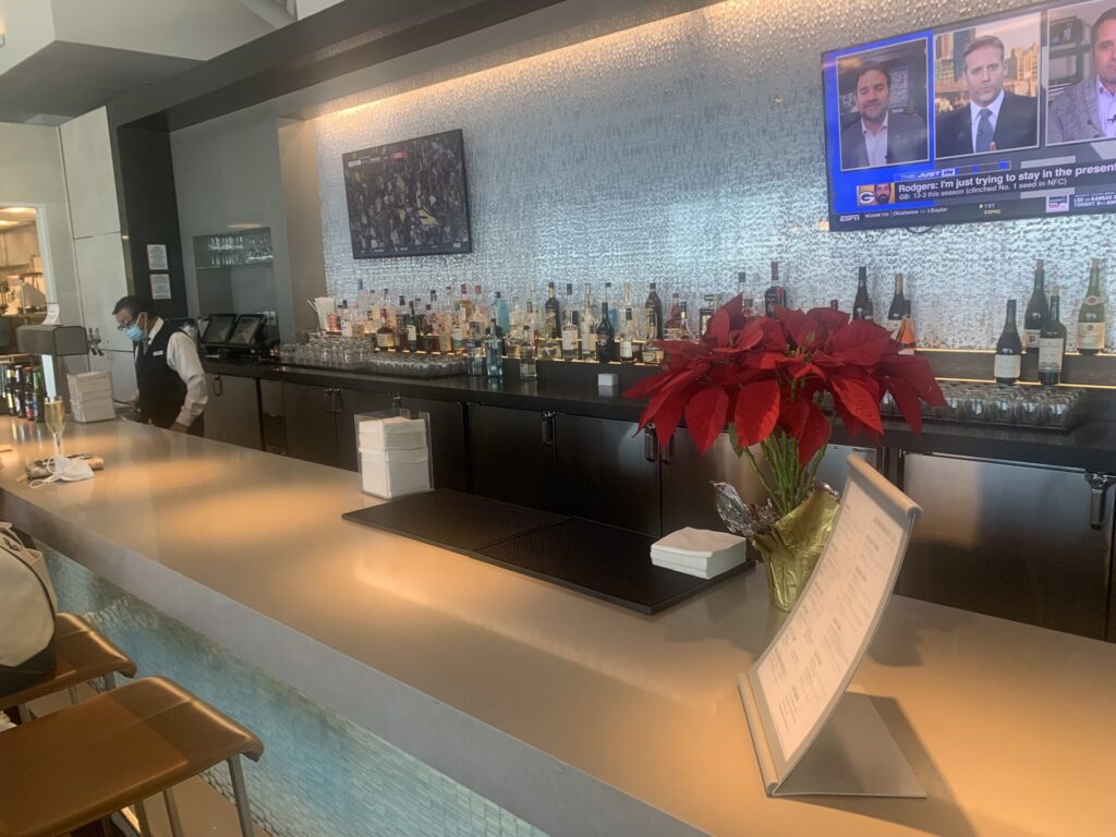 Flying Business reviews the American Airlines Admirals Club at Los Angeles Airport (LAX) Terminal 4 for OneWorld members.