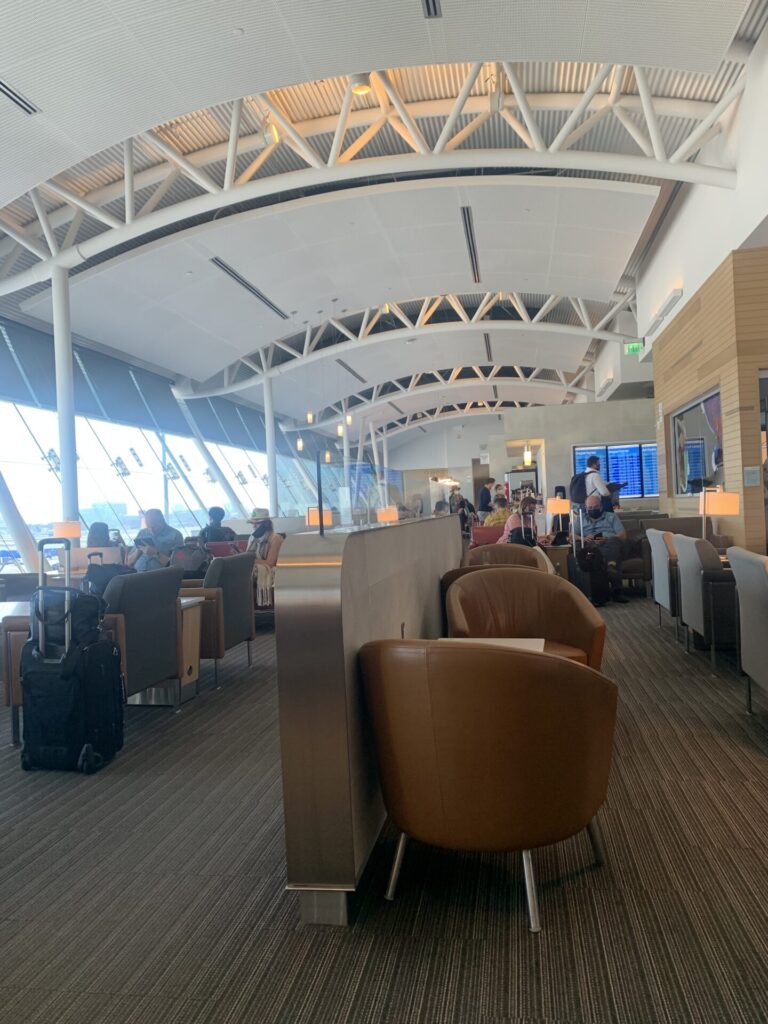 Flying Business reviews the American Airlines Admirals Club at Los Angeles Airport (LAX) Terminal 4 for OneWorld members.