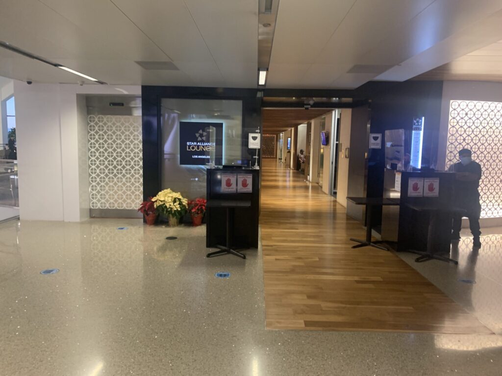 Flying Business reviews the Star Alliance Lounge at Terminal B (Tom Bradley), Los Angeles International Airport (LAX), for Star Alliance Members.