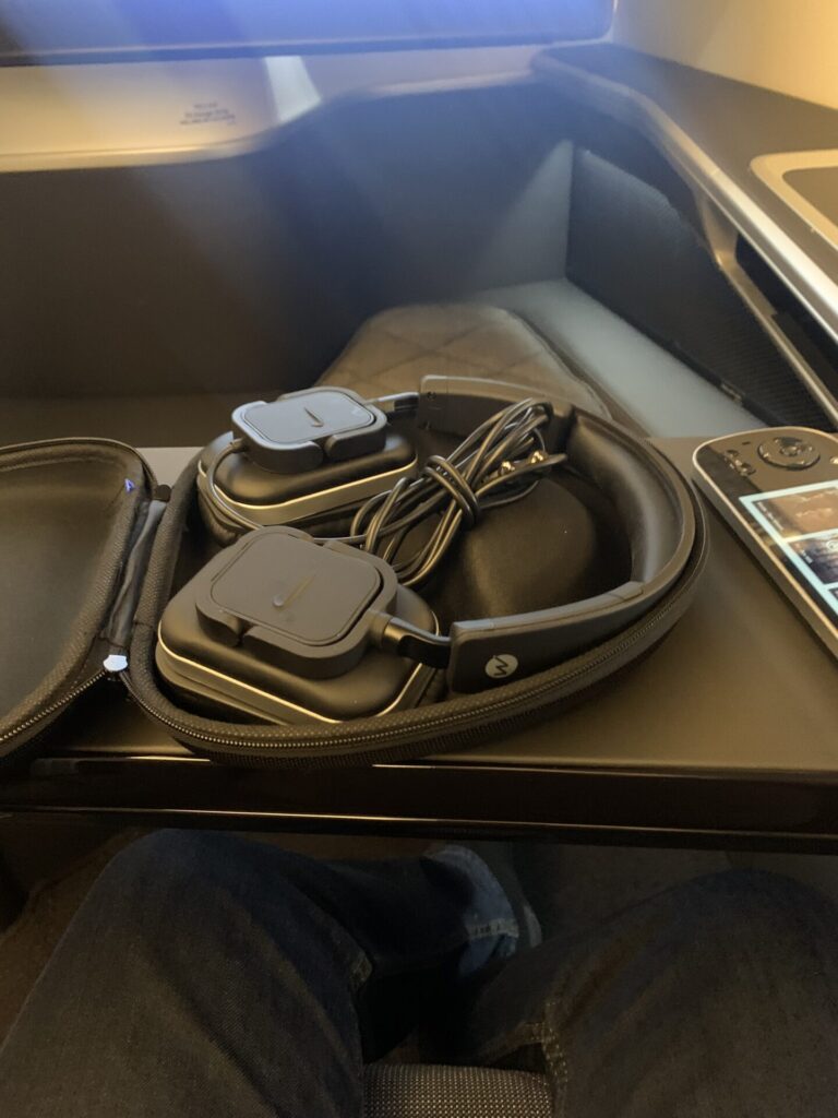 Neil Scrivener reviews British Airways First / First Class Cabin on their Boeing 777-300ER from LAX to LHR