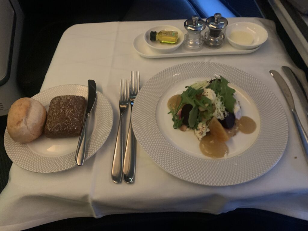 Neil Scrivener reviews British Airways First / First Class Cabin on their Boeing 777-300ER from LAX to LHR