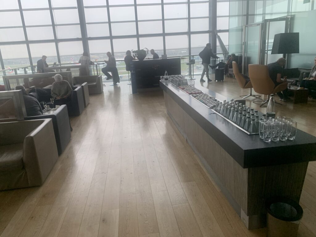 Flying Business reviews British Airways Galleries First Lounge, available to OneWorld Members and those traveling in First Class. 