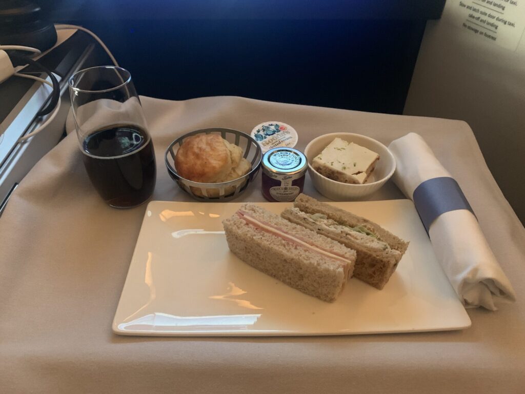 Neil Scrivener reviews British Airways BA207 from Heathrow to Miami in Business Class in Club Suite on the Boeing 777-200.