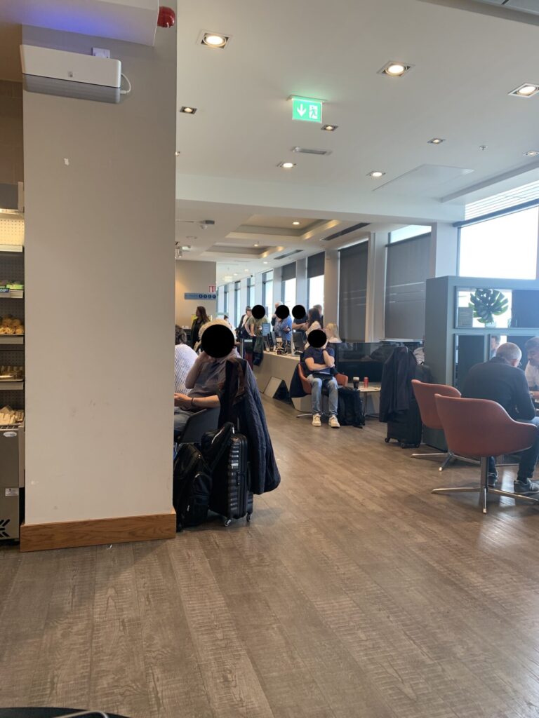 Neil Scrivener reviews The Lounge at Dublin Airport's Terminal 1 - access for OneWorld, Priority Pass and other members.