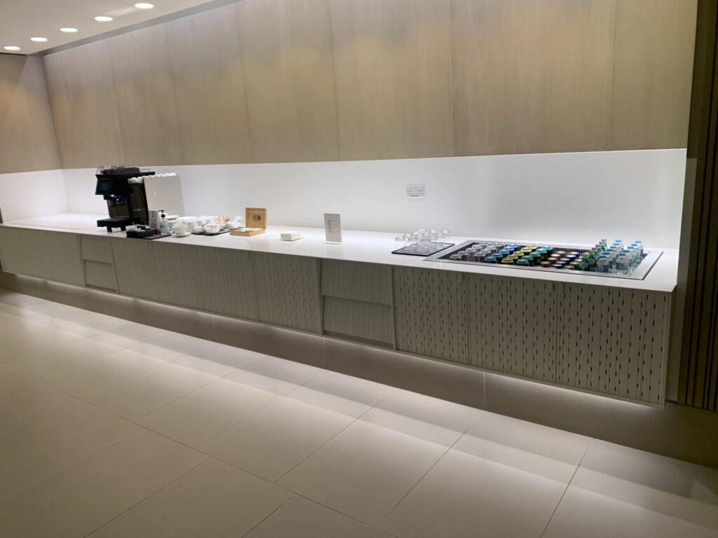 Flying Business reviews the Qatar Airways Arrivals Lounge at Terminal 1, Doha