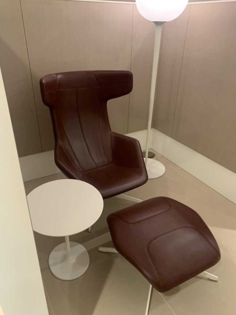 Flying Business reviews the Qatar Airways Arrivals Lounge at Terminal 1, Doha