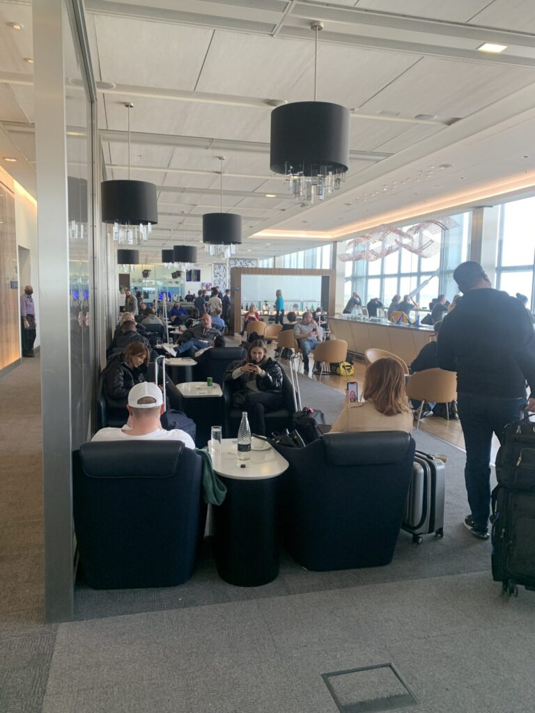 Flying Business reviews the British Airways Galleries North Lounge at Heathrow's Terminal 5, available to OneWorld members.