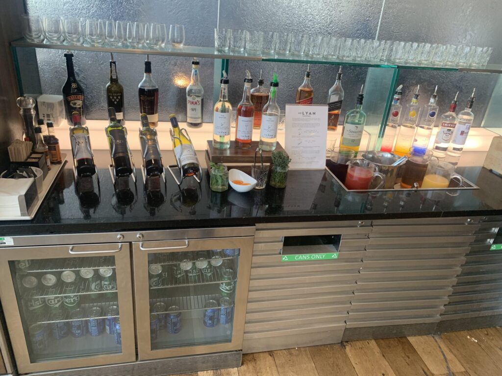 Neil Scrivener reviews the British Airways Galleries South Business Class Lounge at Heathrow's Terminal 5, available for OneWorld members. 