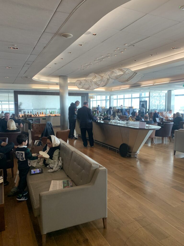 Neil Scrivener reviews the British Airways Galleries South Business Class Lounge at Heathrow's Terminal 5, available for OneWorld members. 