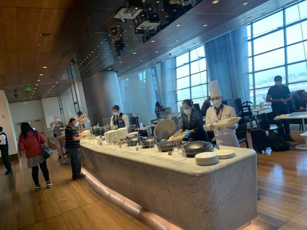 Flying Business reviews the Qatar Airways Al Mourjan Lounge in Hamad International Airport, Qatar, Doha. Access for those flying Business Class. 