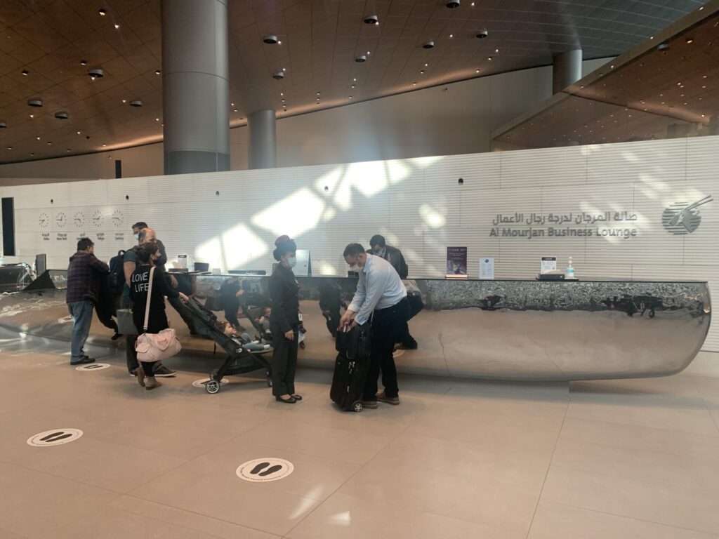 Flying Business reviews the Qatar Airways Al Mourjan Lounge in Hamad International Airport, Qatar, Doha. Access for those flying Business Class. 