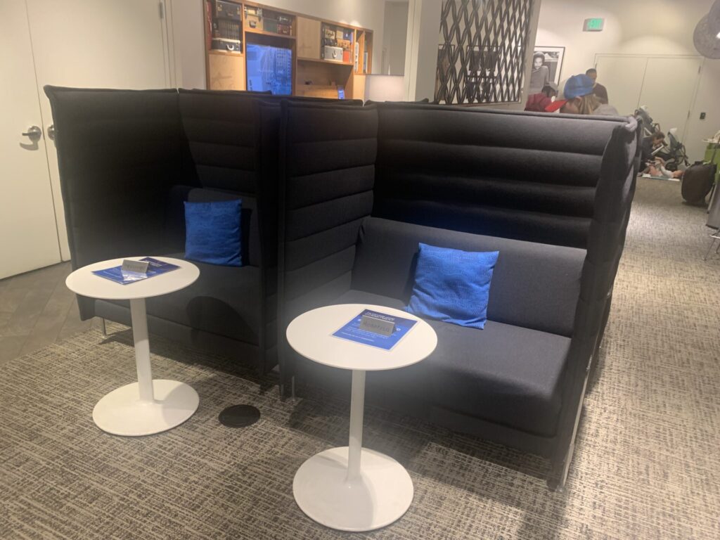 Flying Business reviews the American Express Centurion Lounge at B-Gates in Seattle-Tacoma Airport. Available to American Express Platinum Card holders. 