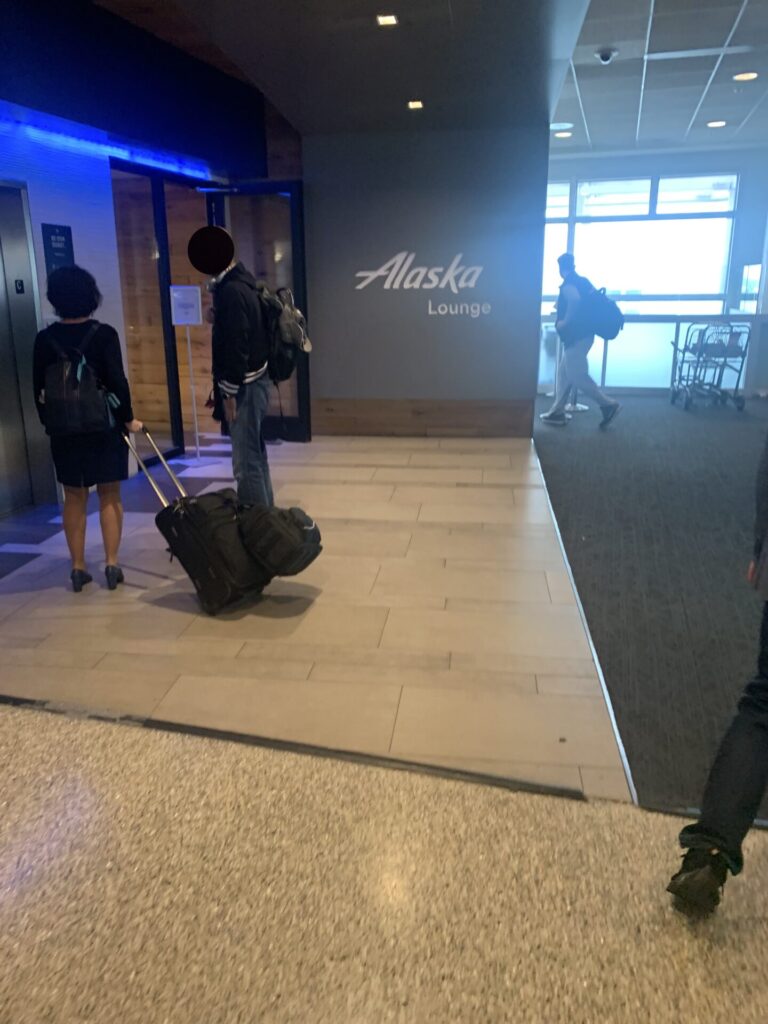 Flying Business reviews the Alaska Airlines C-Gates Lounge at Seattle-Tacoma Airport. Alaska are the newest addition to OneWorld.