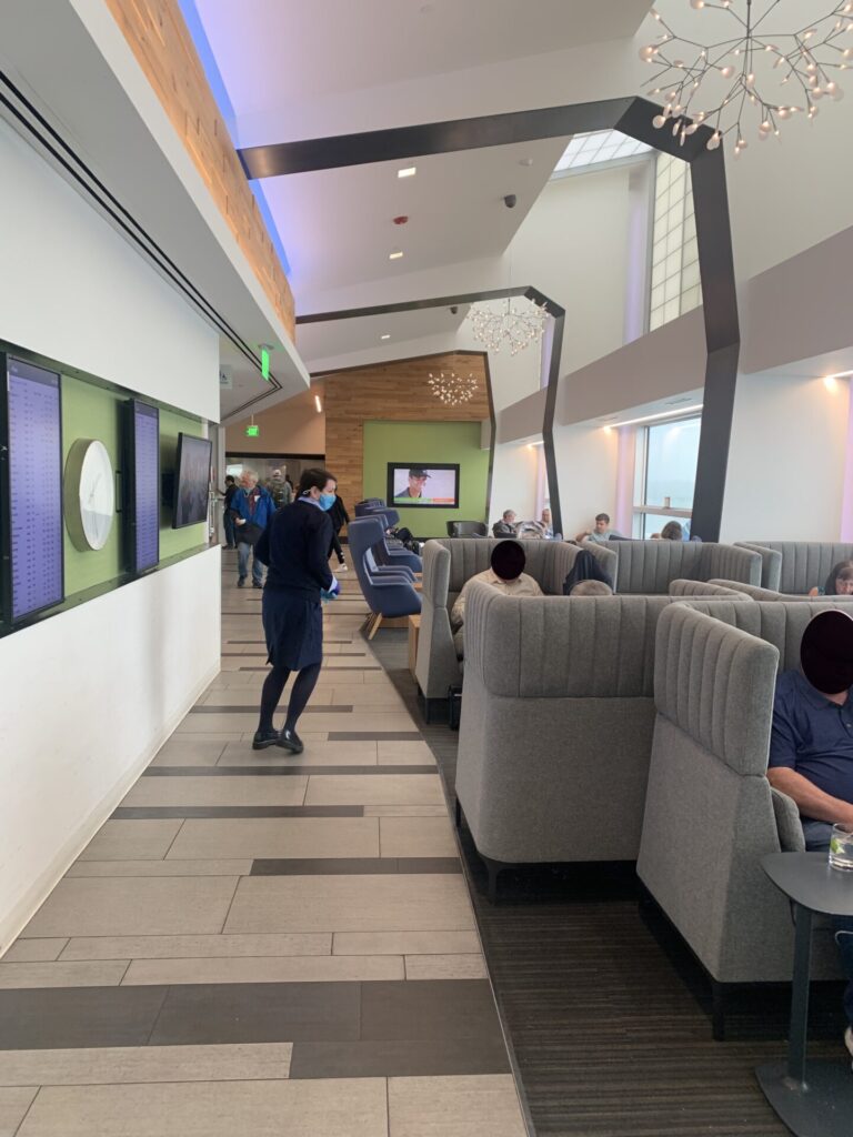 Flying Business reviews the Alaska Airlines C-Gates Lounge at Seattle-Tacoma Airport. Alaska are the newest addition to OneWorld.