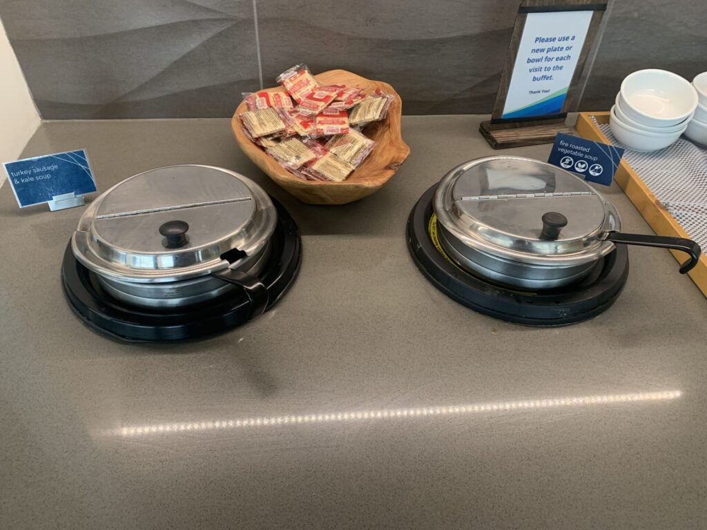 Flying Business reviews the Alaska Airlines C-Gates Lounge at Seattle-Tacoma Airport. Alaska are the newest addition to OneWorld.