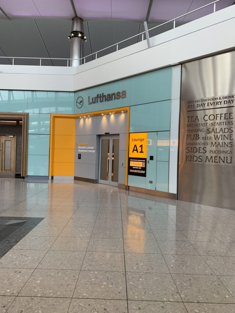 Flying Business reviews the Lufthansa / Star Alliance Gold Lounge for Business Class passengers a London Heathrow Terminal 2. LHR.