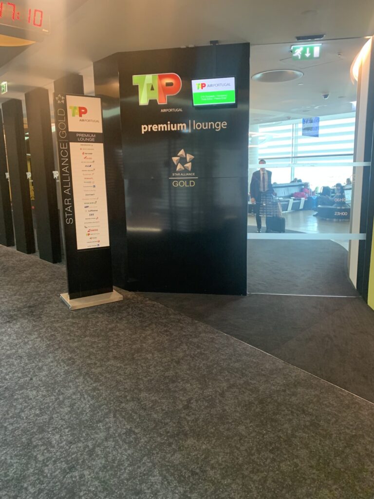 Flying Business reviews the TAP Portugal Business Class lounge, at Lisbon International Airport.