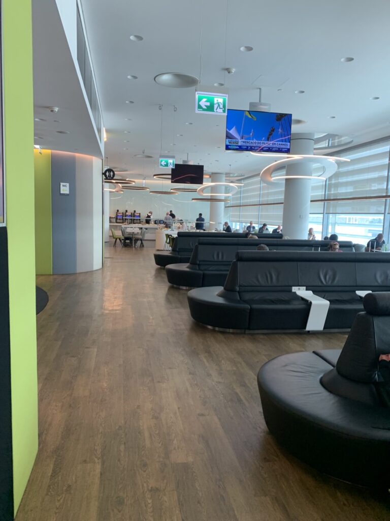 Flying Business reviews the TAP Portugal Business Class lounge, at Lisbon International Airport.