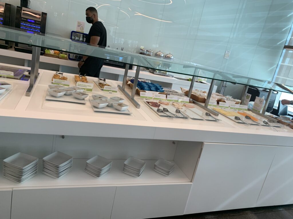 Flying Business reviews the TAP Portugal Business Class lounge, at Lisbon International Airport.