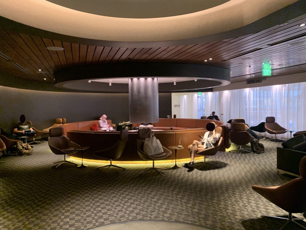 Flying Business reviews the OneWorld Lounge at LAX's Terminal B. Los Angeles International Airport, Tom Bradley Terminal.